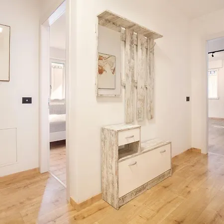 아파트 Casa Colombo-vicina Al E Al Centro 가르다